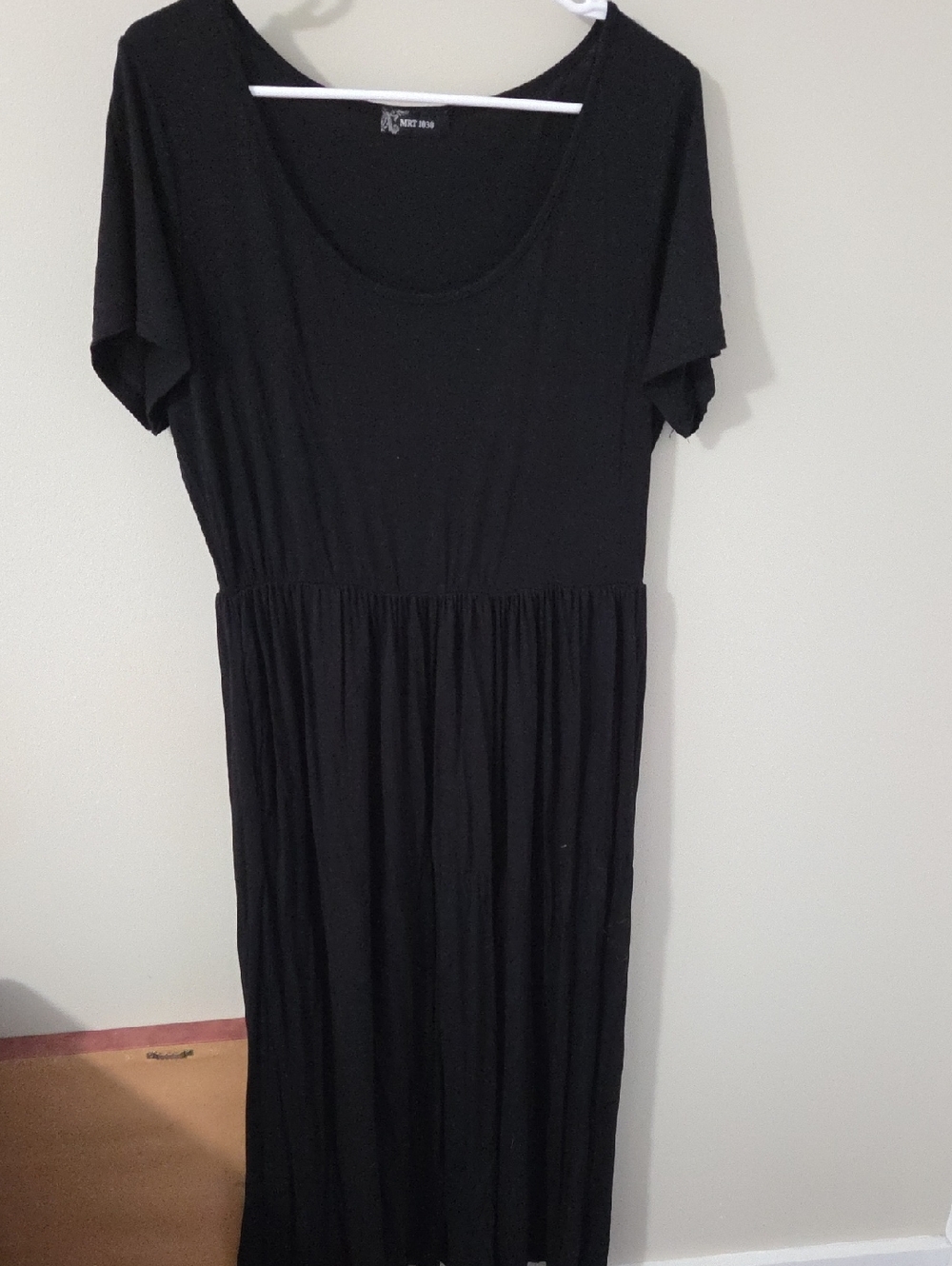 Black Scoop Neck Short Sleeve Maxi Dress